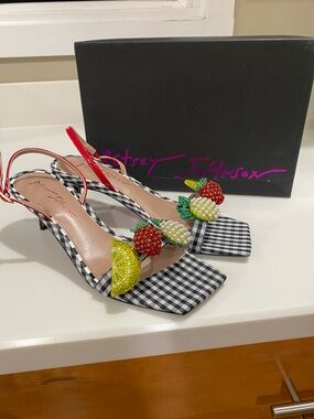 NIB Betsey Johnson Colson Black Gingham Fruit Kitten Heel Sandals Size 9